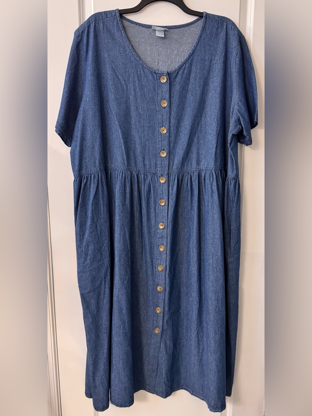 #x597 CW Classics Short Sleeve Button Front Closure Medium Blue Wash Denim Dress